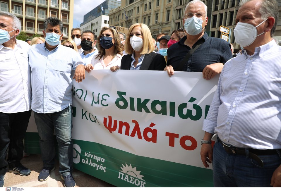 Η Φώφη Γεννηματά με τα μέλη του ΚΙΝΑΛ στη συγκέντρωση για το εργασιακό νομοσχέδιο / Φωτογραφία: INTIME NEWS