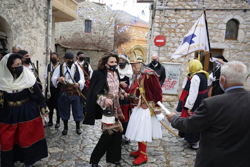 Γιάννα Αγγελοπούλου χορεύει εκδηλώσεις Μάνη