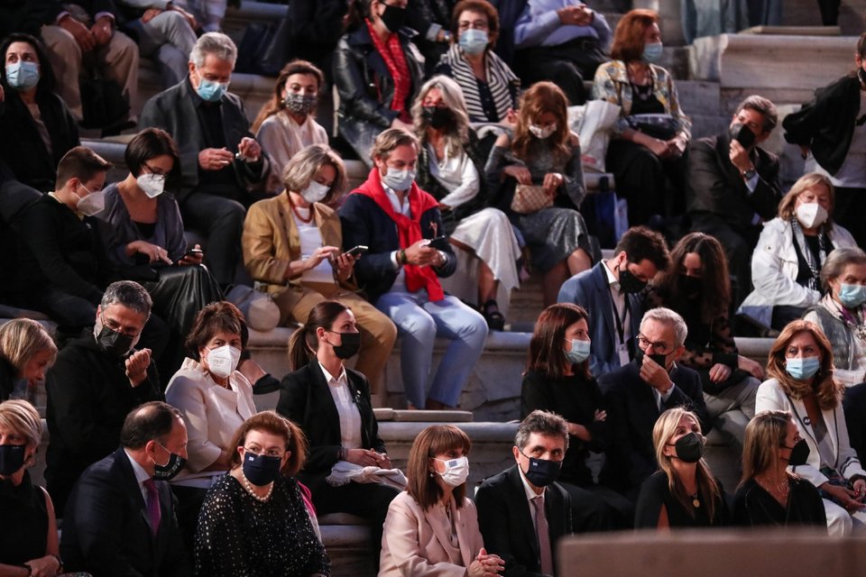 Η Λ. Μενδώνη και η ΠτΔ με τον Π. Κοτσώνη στις κερκίδες του Ηρωδείου -Φωτογραφία: ΓΤ ΠτΔ ΜΑΝΩΛΟΠΟΥΛΟΣ ΘΟΔΩΡΗΣ