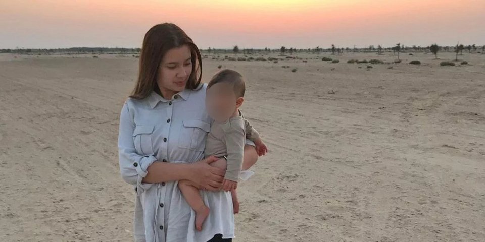 Η Καρολάιν με την ενός έτους κόρη της, Λυδία