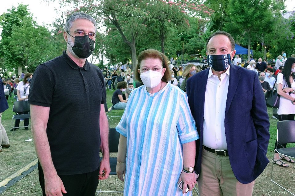 μενδωνη κουμεντακης