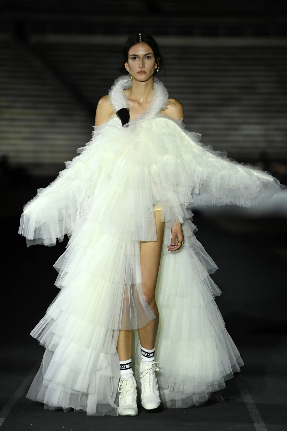 https://www.iefimerida.gr/sites/default/files/styles/in_article/public/article-images/2021-06/kyknos-forema-dior-getty_0.jpg.webp?itok=pGlYneWg