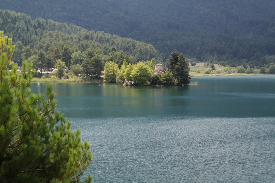 Μαγευτικό τοπίο στη Λίμνη Δόξα