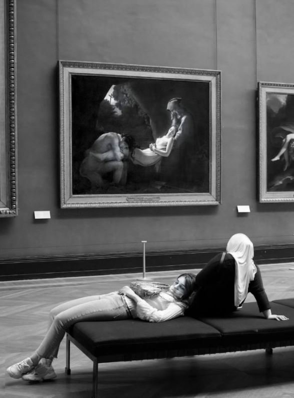 Ανάπαυση στο Μουσείο του Λούβρου / Instagram