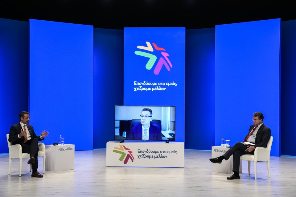 Ο Κυρ. Μητσοτάκης με τον Αλμπερτ Μπουρλά και τον πρόεδρο του ΣΕΒ, Δημ. Παπαλεξόπουλο / Φωτογραφία: EUROKINISSI/ΜΙΧΑΛΗΣ ΚΑΡΑΓΙΑΝΝΗΣ