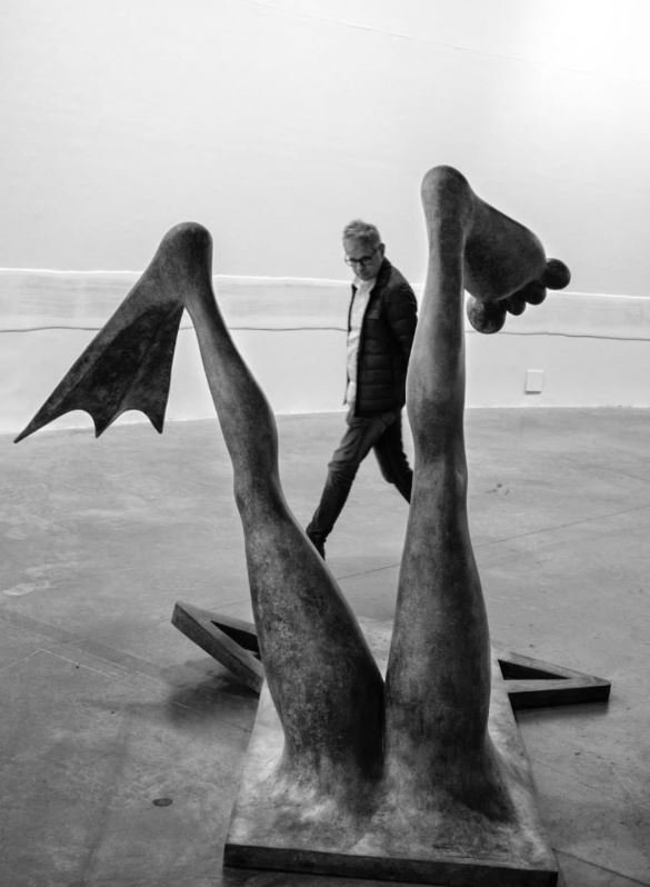 Διάλογος γλυπτού και επισκέπτη στο Palais de Tokio στο Παρίσι / Instagram