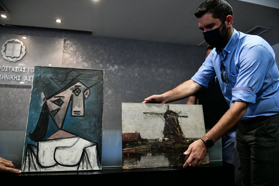 Η ελληνική αστυνομία παρουσίασε σήμερα τους κλεμμένους πίνακες της Πινακοθήκης