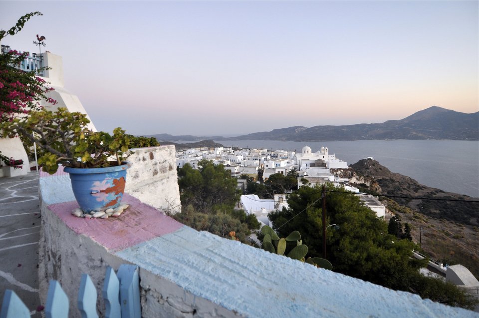 Άποψη της Μήλου από το χωριό «Πλάκα»