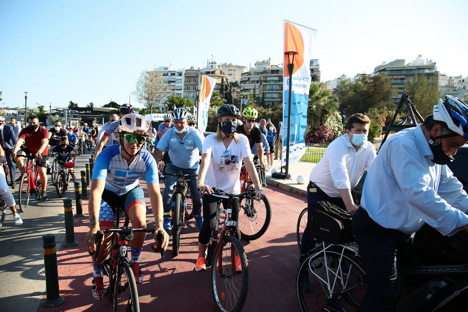Ποδηλατοβόλτα στον Πειραιά, δίπλα στη θάλασσα, για την Παγκόσμια Ημέρα Ποδηλάτου