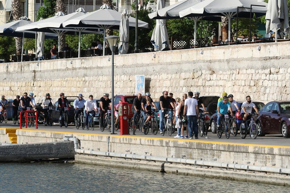 Ποδηλατοβόλτα στον Πειραιά δίπλα στη θάλασσα για την Παγκόσμια Ημέρα Ποδηλάτου