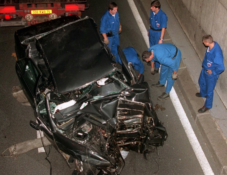 Η Mercedes στην οποία επέβαιναν η Νταϊάνα και ο σύντροφός της Ντόντι αλ Φαγιέντ