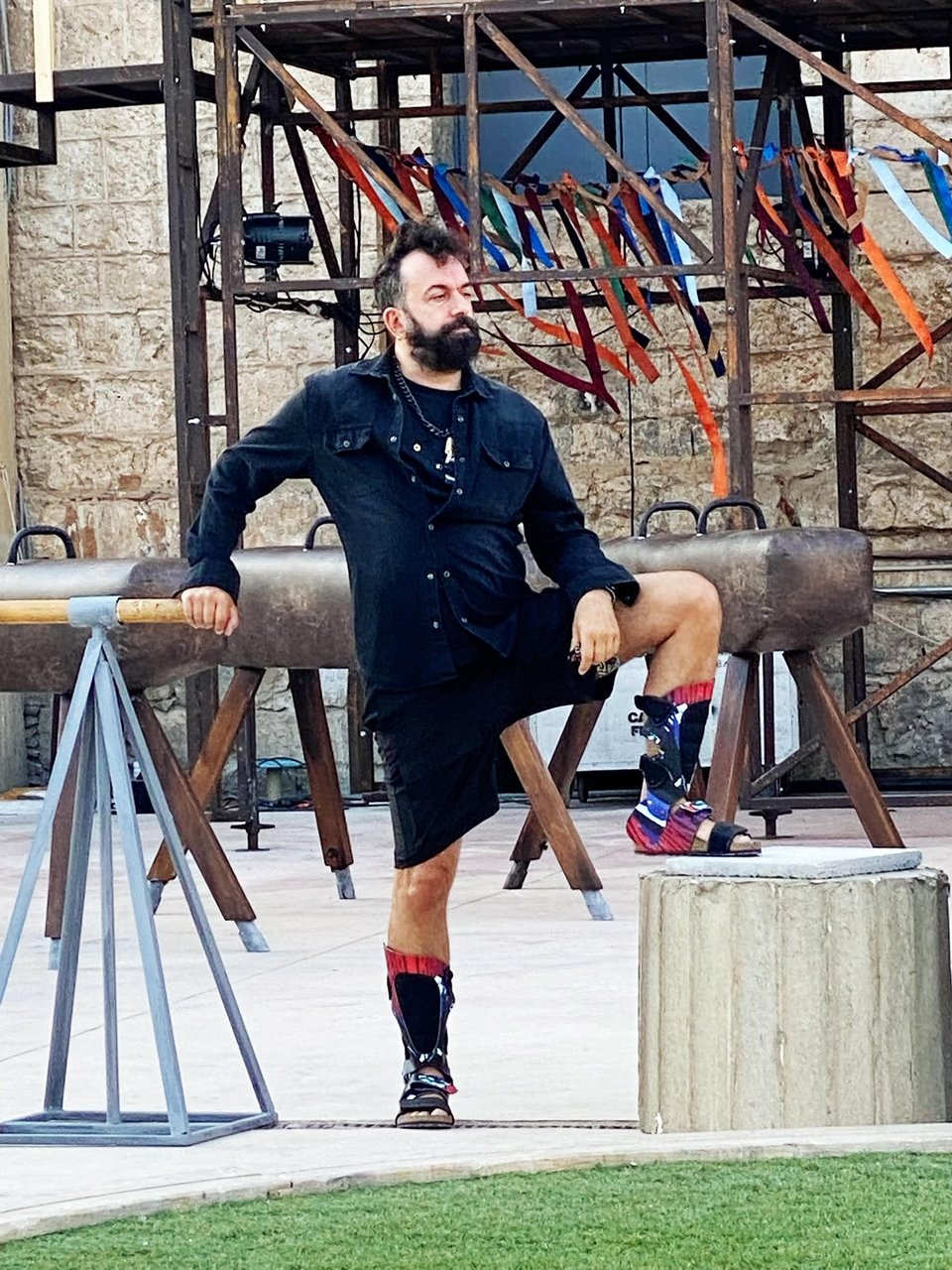 «Διάλεξα το έργο που είναι περισσότερο πολιτικό και λιγότερο φαντασμαγορικό. Ηθελα να πάω κόντρα σε αυτό που ήταν εύκολο για εμένα, δηλαδή στο να φτιάχνω εικόνες εντυπωσιακές, μεγάλες».
