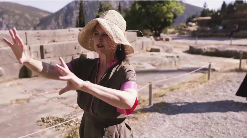 Η Σάσα Βαλτς δίνει οδηγίες στους χορευτές της