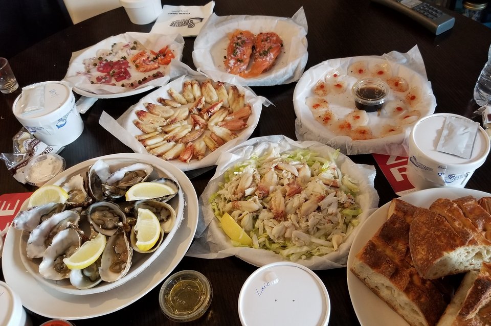 Μερικά πιάτα από το μενού του Swan Oyster Depot