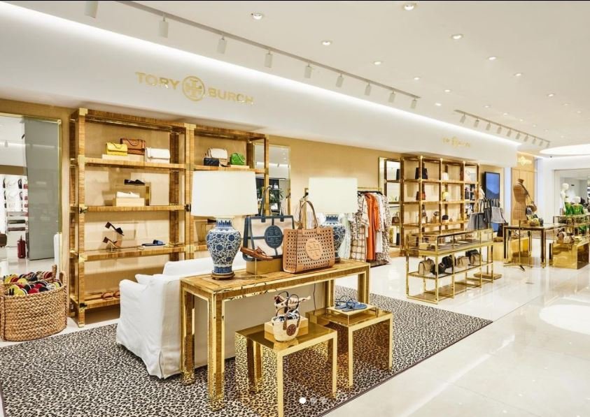 H χαρακτηριστική εικόνα της Τory Burch