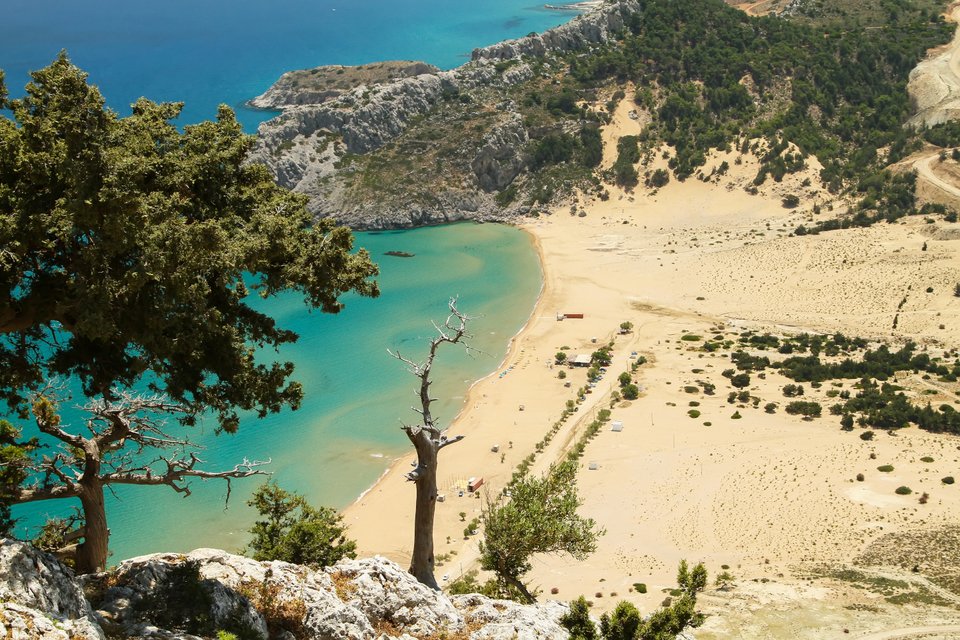 H θέα από τη Μονή της Τσαμπίκας