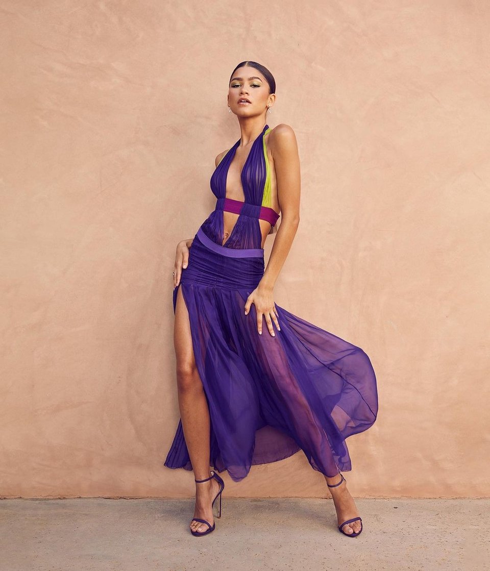 Zendaya μακρύ μοβ φόρεμα