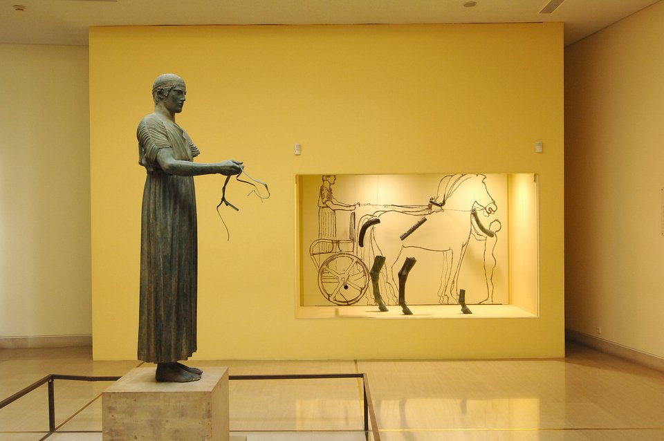 άγαλμα του Ηνιόχου