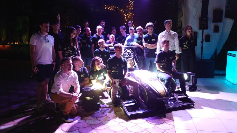 Το νέο μονοθέσιο αποτελεί το 7ο κατά σειρά μονοθέσιο της ομάδας