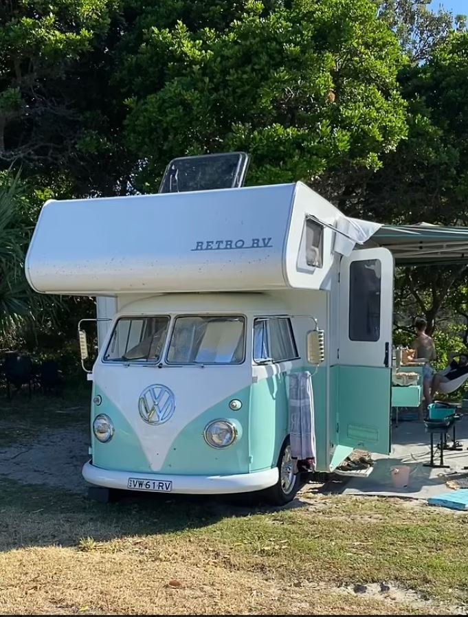 Η απίστευτη μεταμόρφωση του βαν από τον Φιλ Χόκεν