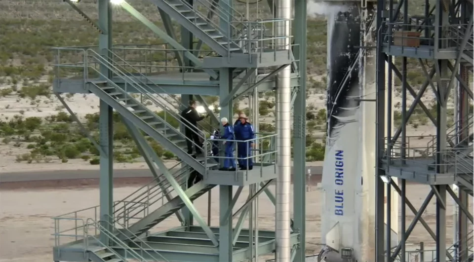 O Τζεφ Μπέζος ταξίδεψε στο Διάστημα και επέστρεψε -Το 11λεπτο ταξίδι