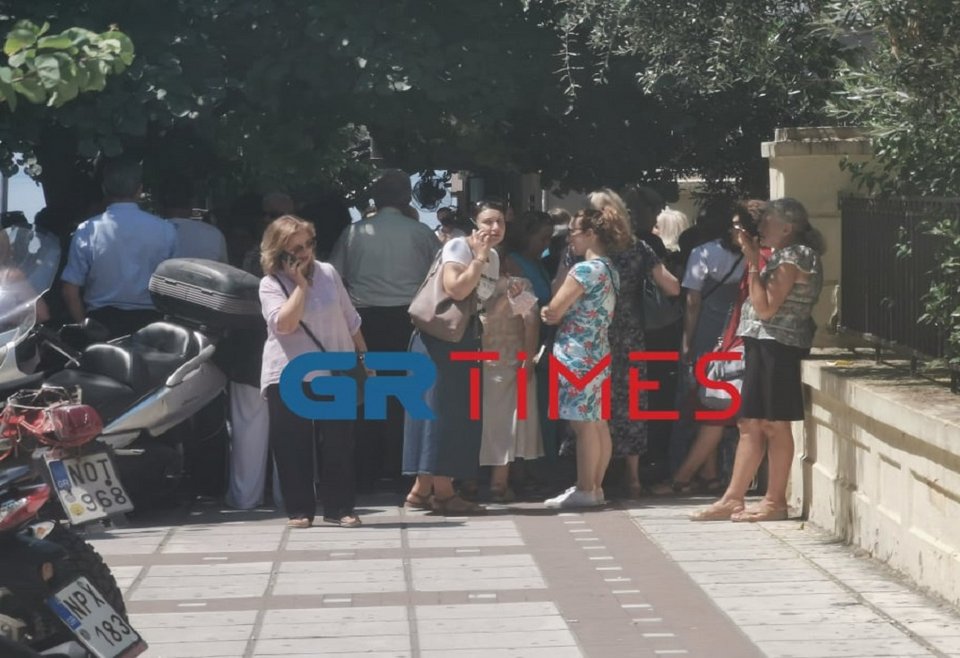 διαμαρτυρία έξω από Μητρόπολη Θεσσαλονίκης