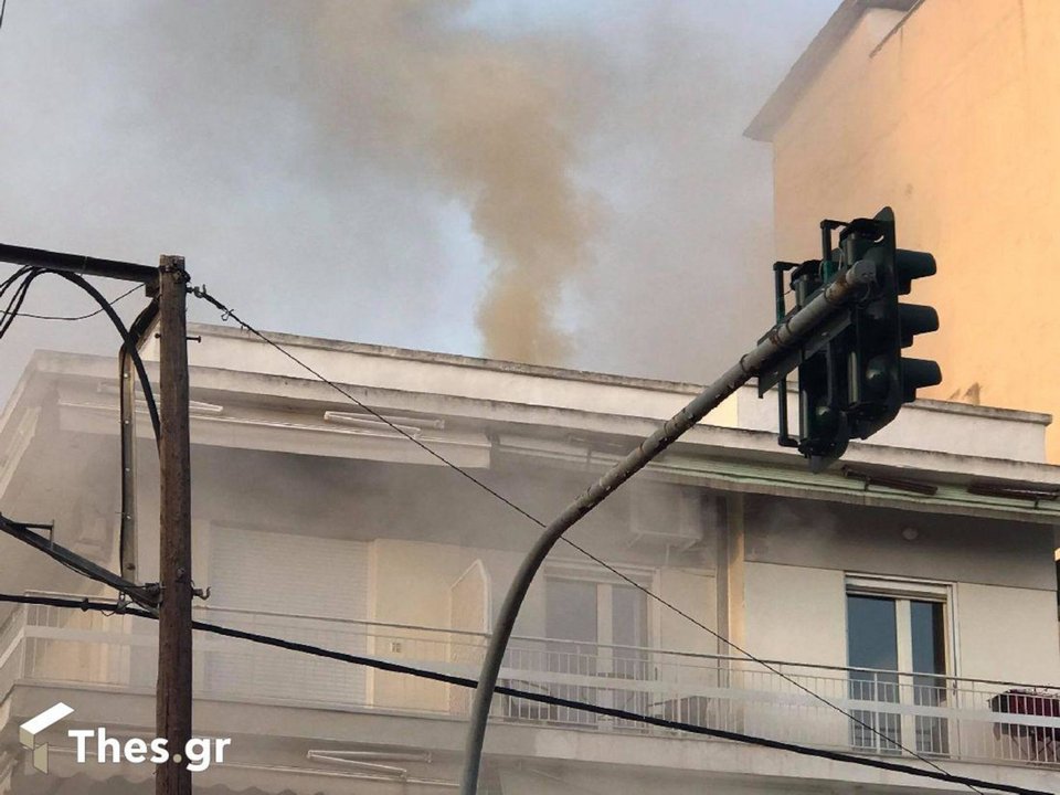 Η φωτιά από μια άλλη οπτική γωνία / Φωτογραφία: thes.gr