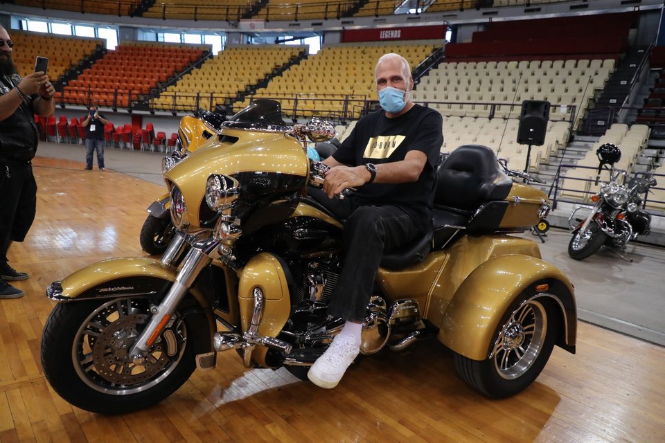 Ο Αργύρης Καμπούρης πάνω σε τρίκυκλη Harley -Φωτογραφία: KLODIAN LATO / EUROKINISSI