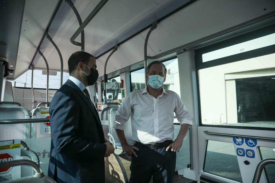 Κώστας Αχ. Καραμανλής σε δοκιμαστική διαδρομή ηλεκτρικού λεωφορείου