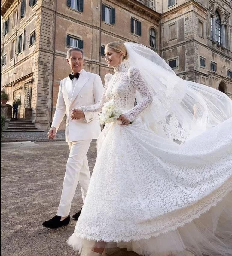 Η λαίδη Κίτι Σπένσερ με τον σύζυγό της Μάικλ Λιούις