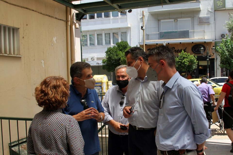 Το κλιμάκιο της ΝΔ σε δρόμο της Καλλιθέας
