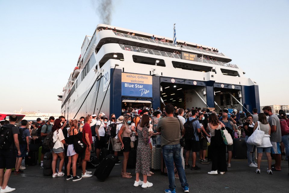 Το αδιαχώρητο στο λιμάνι του Πειραιά