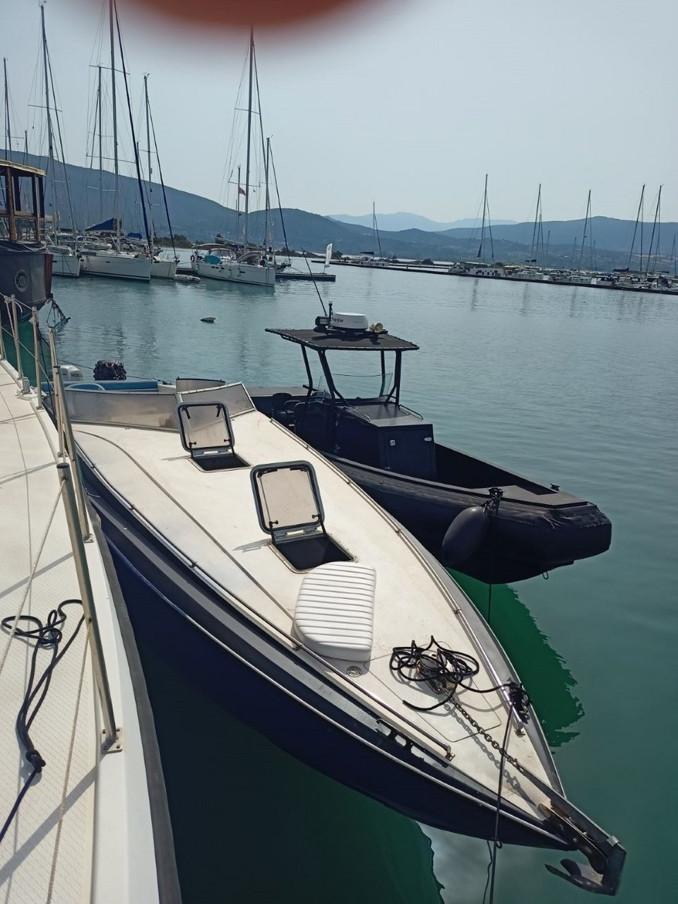 Το ταχύπλοο με το οποίο έκανε διακινήσεις το κύκλωμα -Φωτογραφία: ΓΕΝΙΚΗ ΑΣΤΥΝΟΜΙΚΗ ΔΙΕΥΘΥΝΣΗ