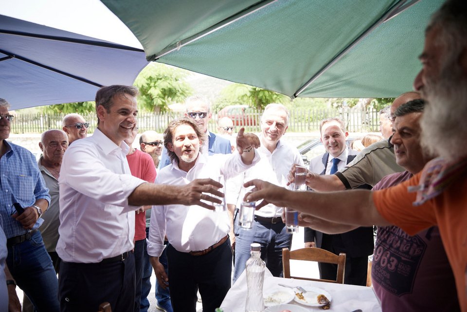 Κυριάκος Μητσοτάκης καφενείο στη Δράμα