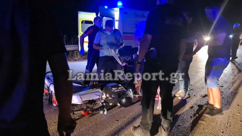 ασθενοφόρο σε Λαμία μετά από τροχαίο με μηχανάκι και αγριογούρουνο