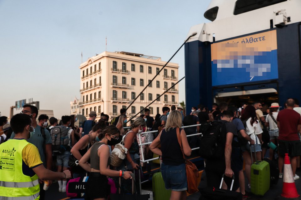 Το αδιαχώρητο στο λιμάνι του Πειραιά