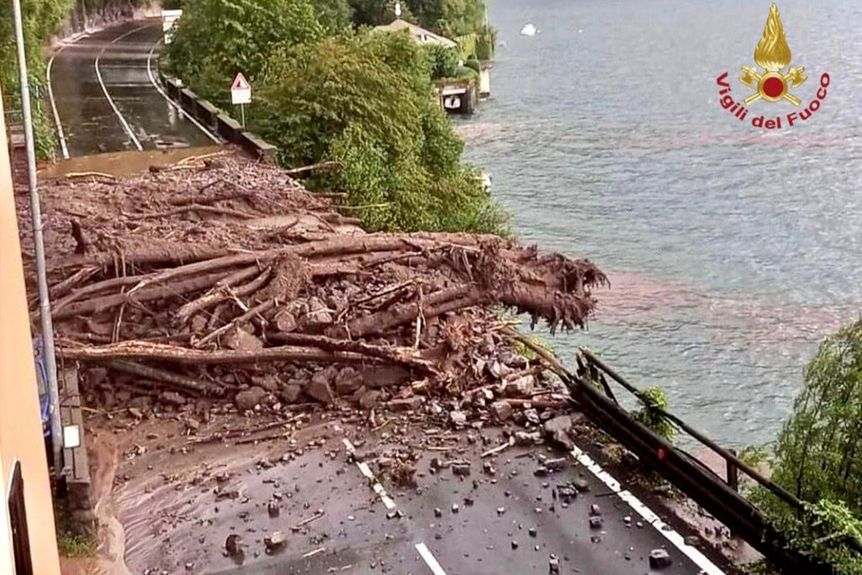 Καταστροφές από τις πλημμύρες στα χωριά γύρω από τη λίμνη Κόμο