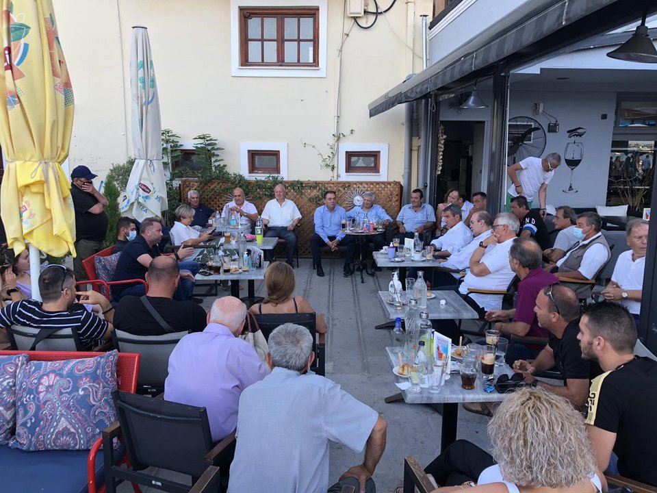 Τον Ανδρέα Λοβέρδο συνόδευε στην περιοδεία του στην Πρέβεζα και ο βουλευτής Αιτωλοακαρνανίας του ΚΙΝΑΛ, Δημήτρης Κωνσταντόπουλος