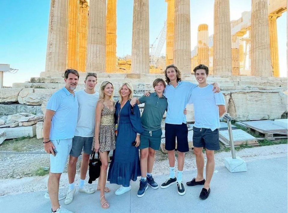 Η οικογένεια του Παύλου Γλίξμπουργκ επισκέφθηκε την Ακρόπολη    