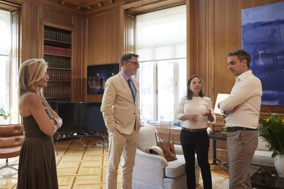 Ο Κυριάκος Μητσοτάκης και η σύζυγός του, Μαρέβα με την Αναπληρώτρια Κυβερνήτη της Καλιφόρνια, Ελένη Τσακοπούλου-Κουναλάκη/ Φωτογραφία: ΓΤΠ/ΔΗΜΗΤΡΗΣ ΠΑΠΑΜΗΤΣΟΣ