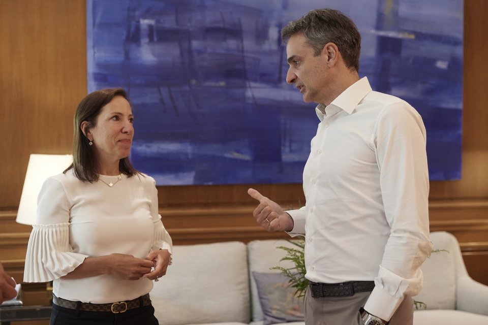 Ο Κυριάκος Μητσοτάκης με την Αναπληρώτρια Κυβερνήτη της Καλιφόρνια, Ελένη Τσακοπούλου-Κουναλάκη/ Φωτογραφία: ΓΤΠ/ΔΗΜΗΤΡΗΣ ΠΑΠΑΜΗΤΣΟΣ