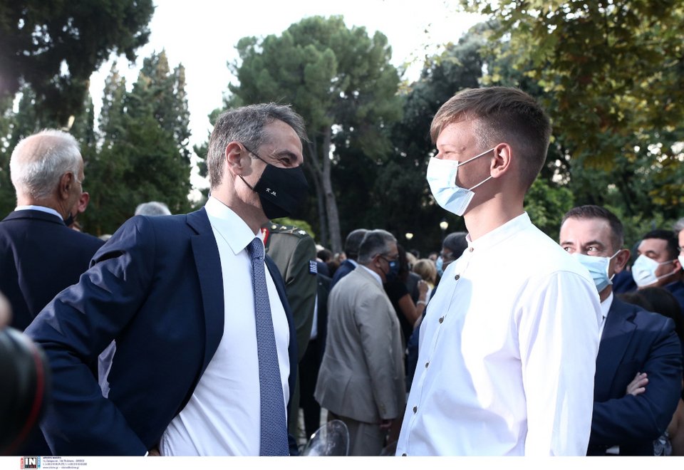 O πρωθυπουργός με τον Δημήτρη Καρακώστα