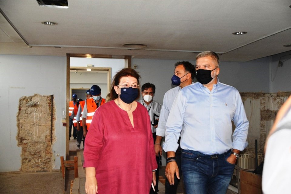 Λ. Μενδώνη και Γ. Πατούλης εντός του κτιρίου