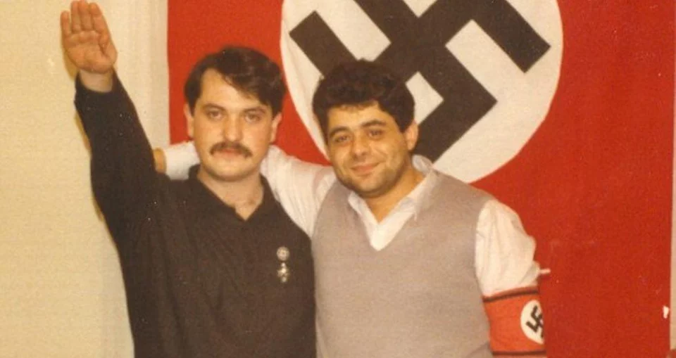 Ο Χρήστος Παππας με τον Νίκο Μιχαλολιάκο χαιρετά ναζιστικά 
