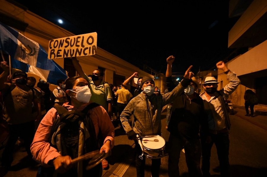 Υποστηρικτές του Σαντοβάλ διαμαρτύρονται - Φωτογραφία: Johan Ordonez/AFP