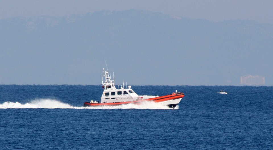 Σκάφος της Frontex στα ελληνικά χωρικά ύδατα
