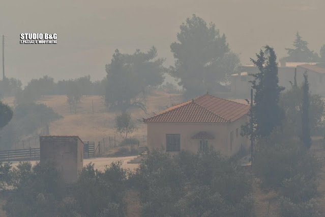 καπνός σε σπίτια από φωτιά Αραχναίο Αργολίδας