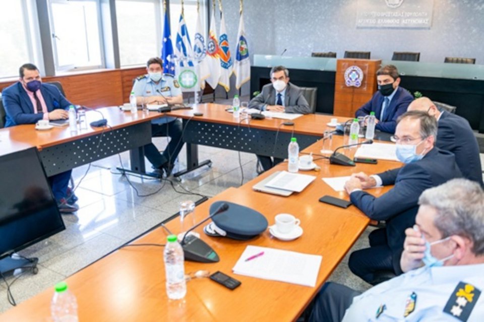 Η επιστροφή του κόσμου στα γήπεδα στο επίκεντρο της συνάντησης / Φωτογραφία: υπουργείο Προστασίας του Πολίτη
