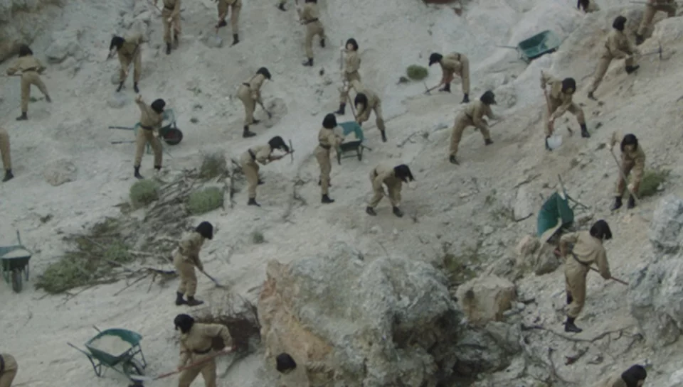 «Brutalia, Εργάσιμες Μέρες» του Μανώλη Μαυρή