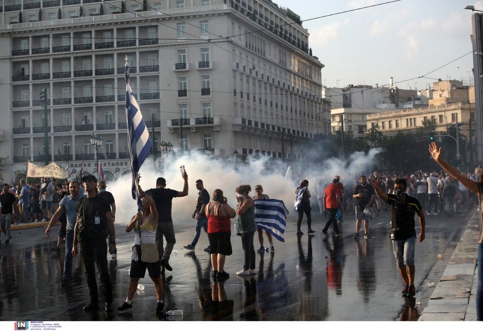 Επεισόδια στη συγκέντρωση αντιεμβολιαστών στο Σύνταγμα / Φωτογραφία: Intimenews/ΛΙΑΚΟΣ ΓΙΑΝΝΗΣ
